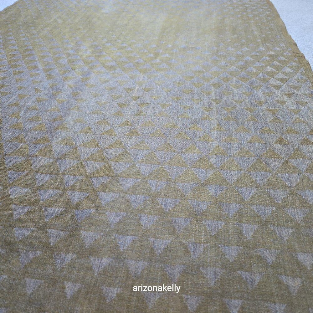 NWOT Cashmere Woven Scarf Lightweight Triangle Pattern With Subtle Gold Shimmer - Picture 10 of 16